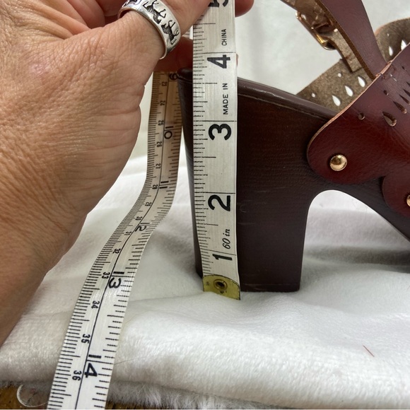 XOXO leather laser cutout chunky heeled sandals 6M - Picture 8 of 10